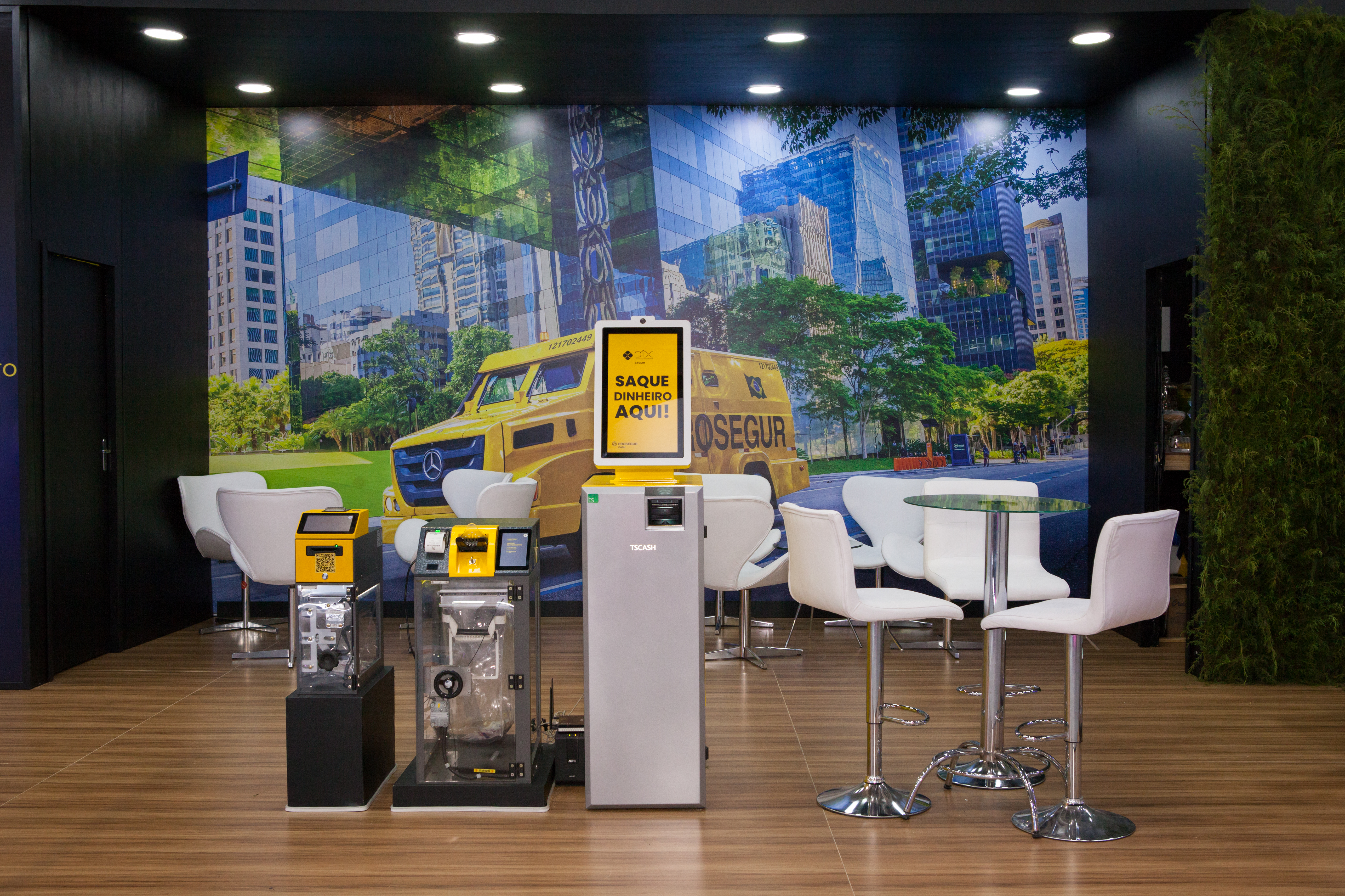 APAS SHOW 2024: Prosegur Cash lança cofre inteligente com função de saque de dinheiro via Pix e carteira digital para o varejo. APAS SHOW 2024: Prosegur Cash lança cofre inteligente com função de saque de dinheiro via Pix e carteira digital para o varejo.